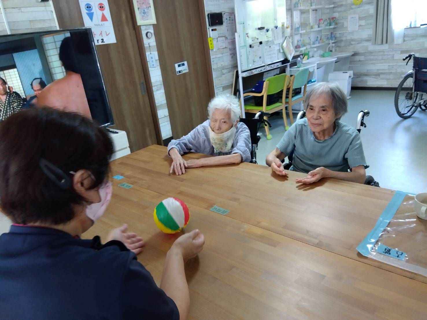 ボール遊びを楽しむ様子