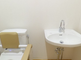 清潔で機能的なトイレの内部