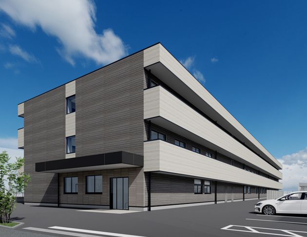 各フロアにベランダがある3階建ての建物は日当たりのいい場所に建っていて、敷地内には駐車場も完備されている。