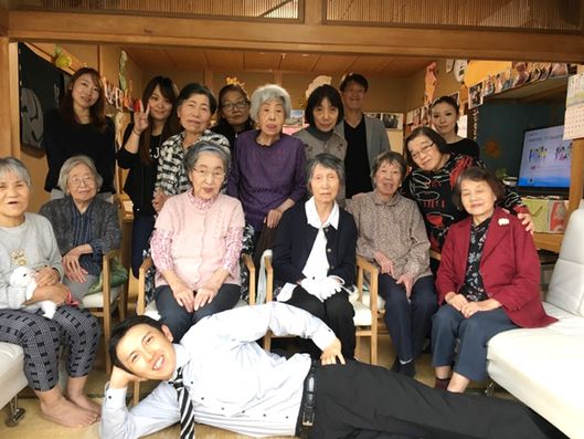 ご入居者様とスタッフ