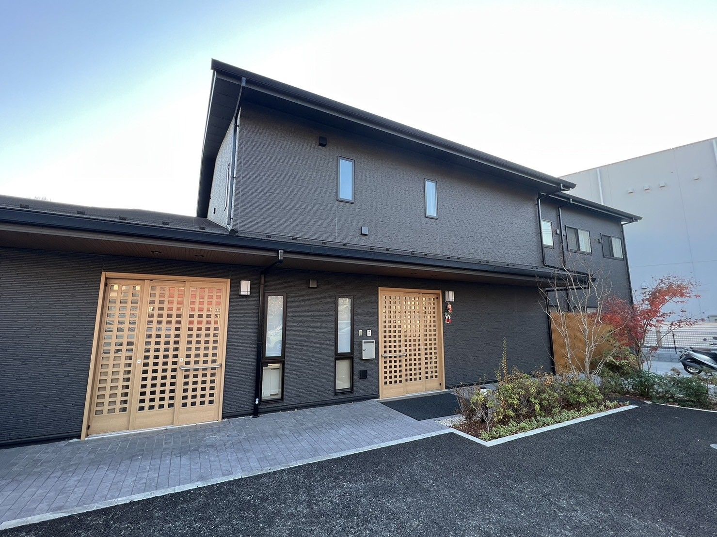 温かい食事を楽しまれる入居者様