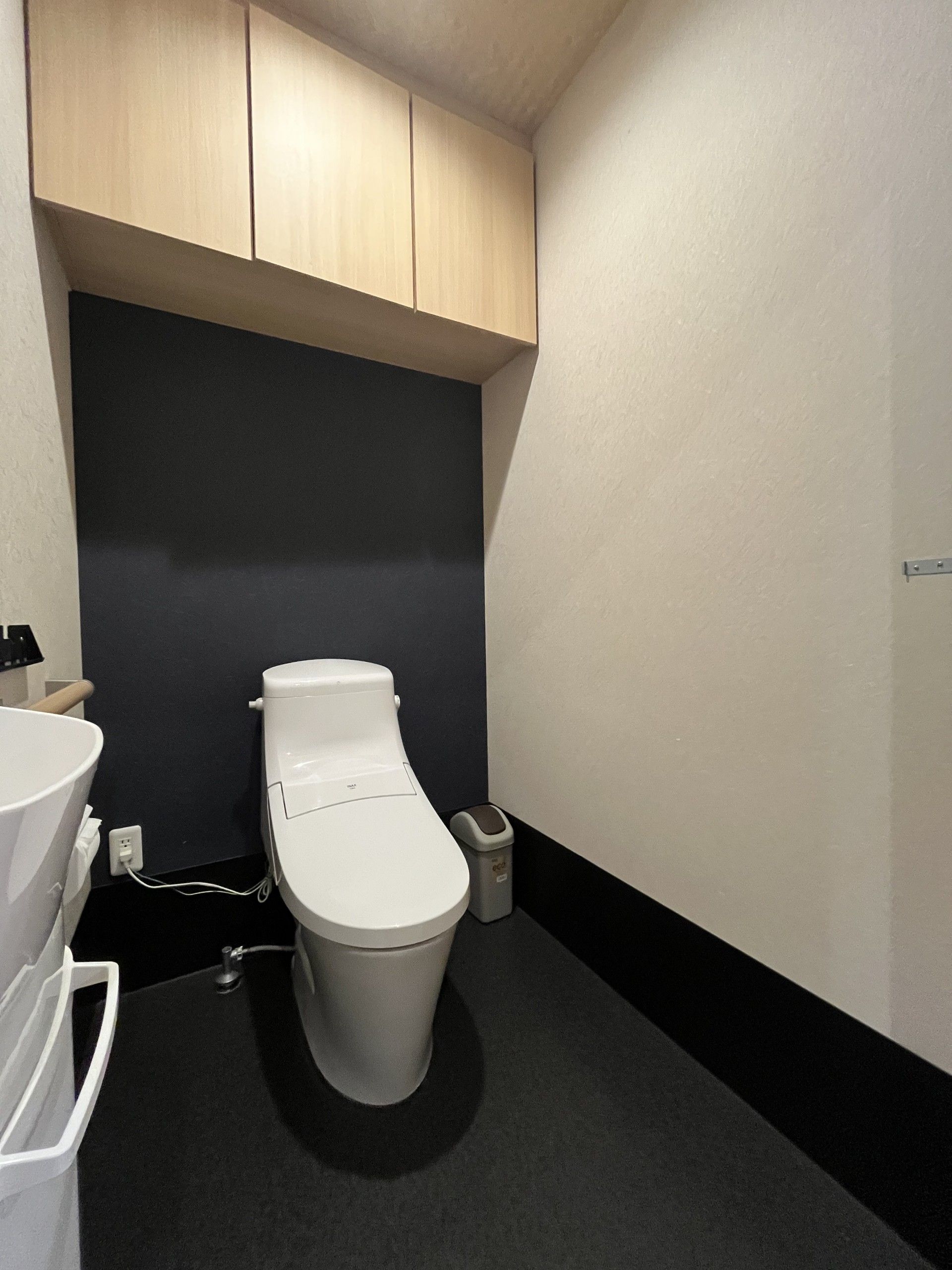 清潔な洋式トイレの一室