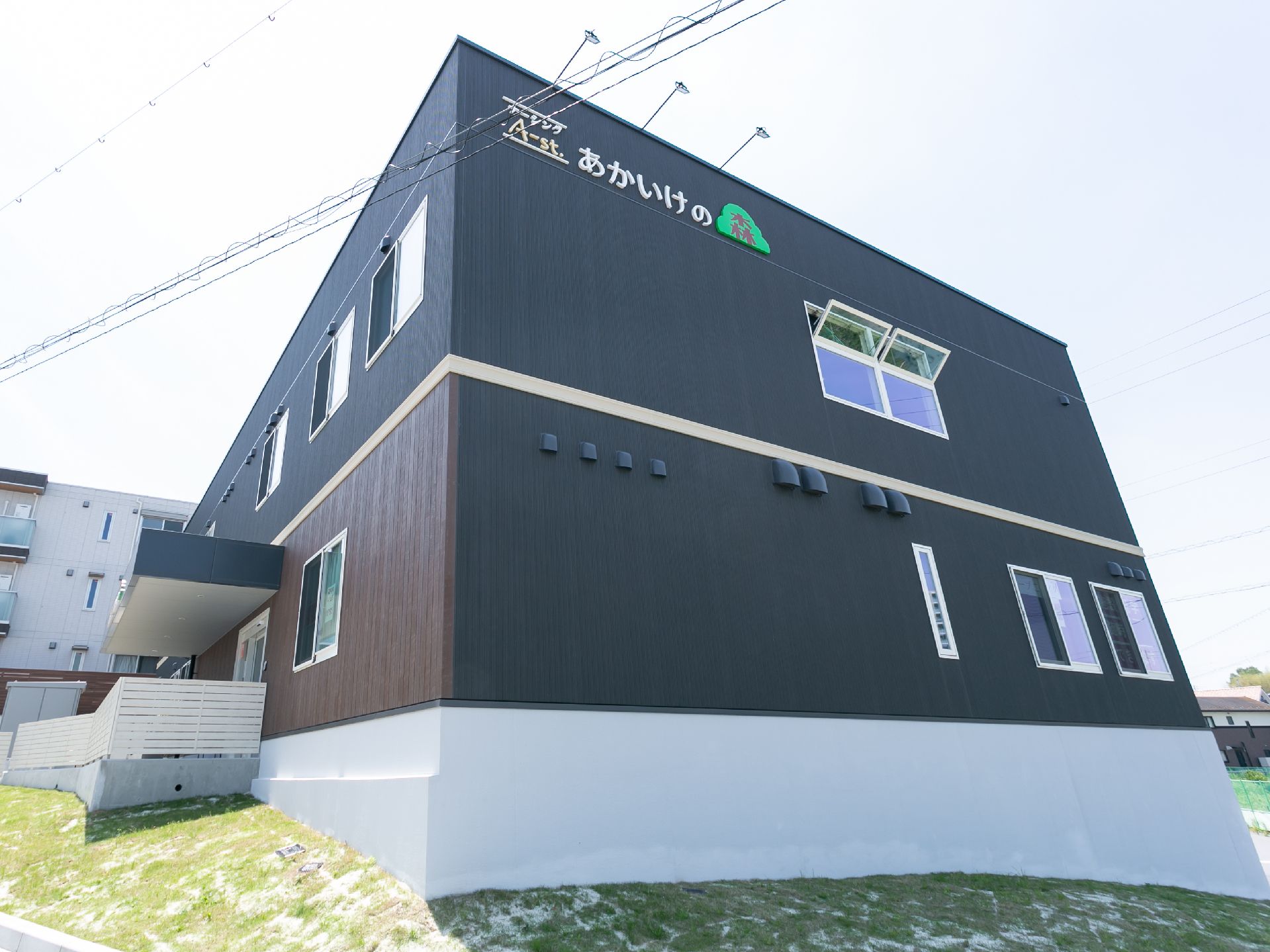 2階建ての住宅型有料老人ホームの外観