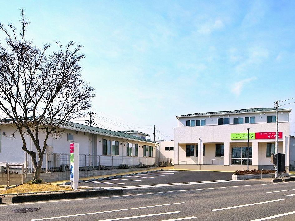 ゆったりとした外観の建物