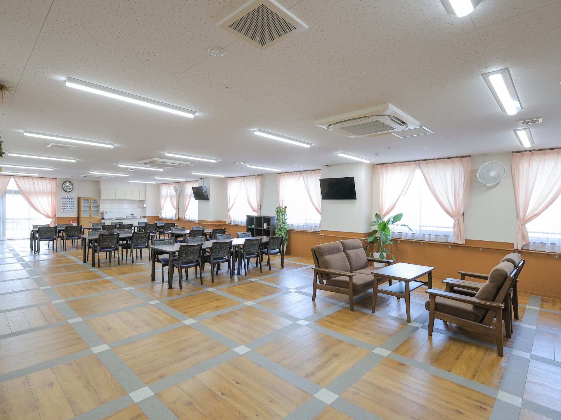 広々とした共有リビング