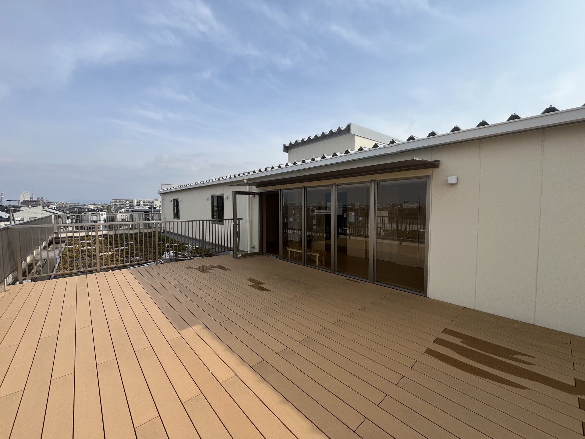 広い屋上テラス
