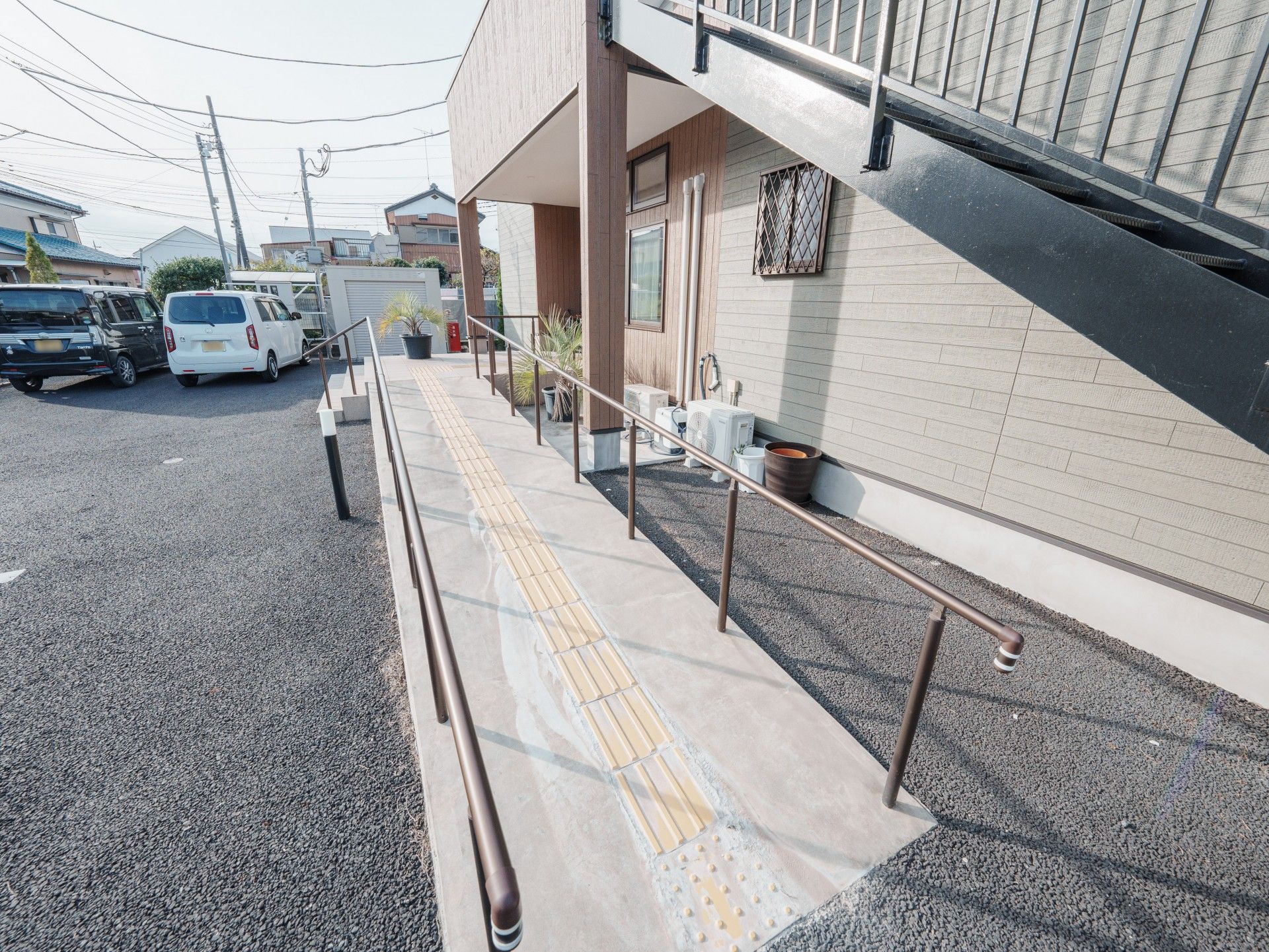 バリアフリーの施設入口