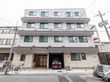 全室個室の４階建ての施設