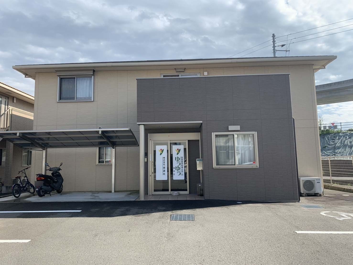 建物の正面玄関