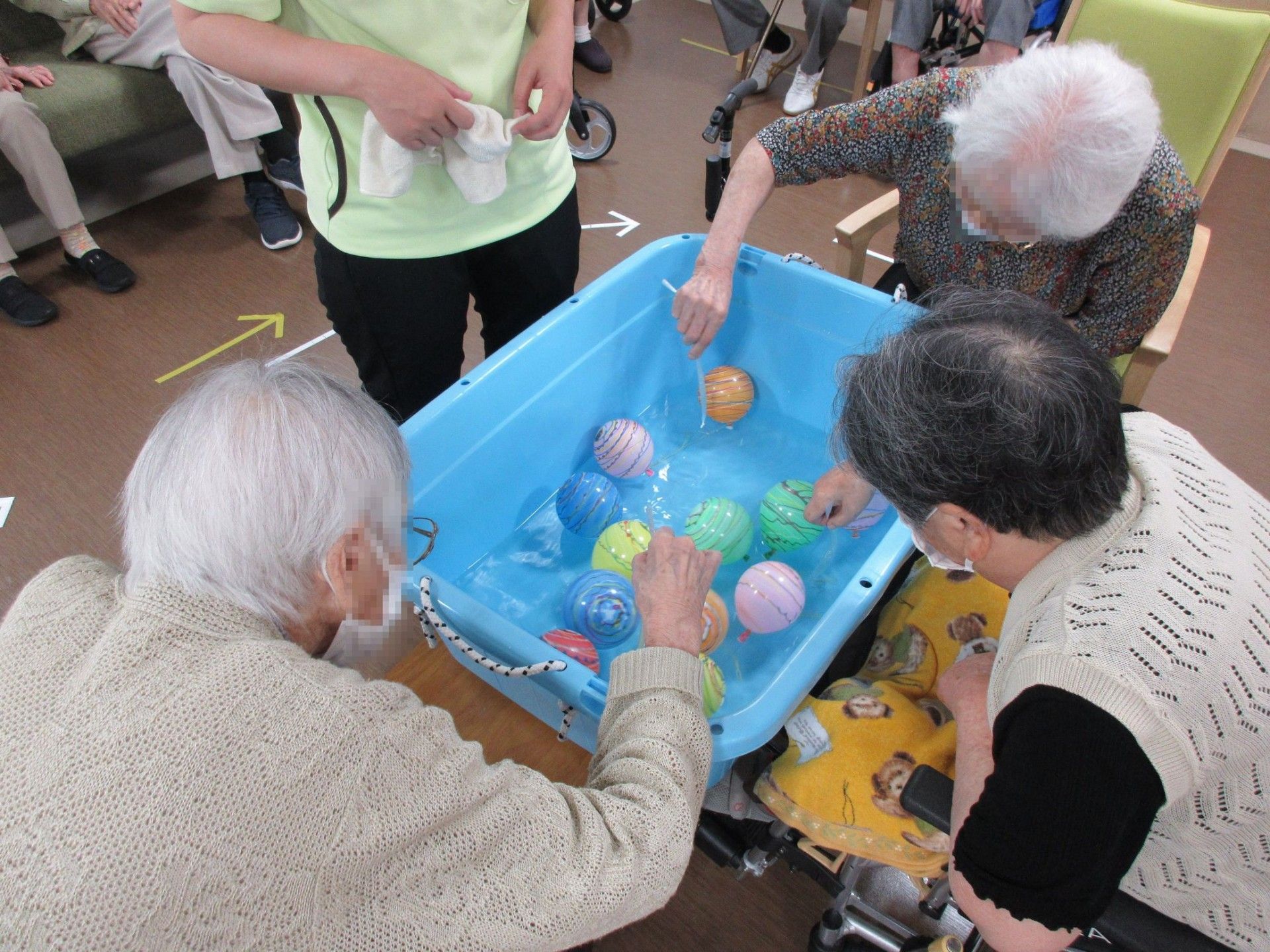レクリエーションを楽しむ入居者様