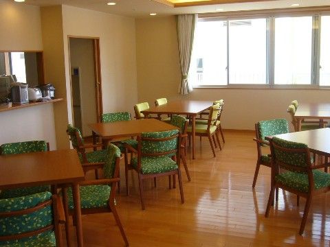 日々の食事は施設内で調理されているため、毎日温かい料理をお召し上がりいただける。季節によって献立も変わり、楽しみが尽きない。
