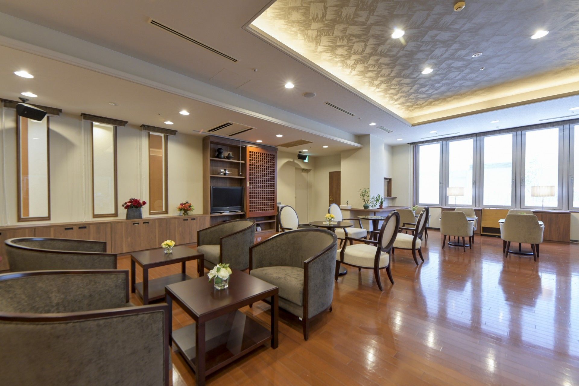 日々の食事は施設内で調理されているため、毎日温かい料理をお召し上がりいただける。季節によって献立も変わり、楽しみが尽きない。