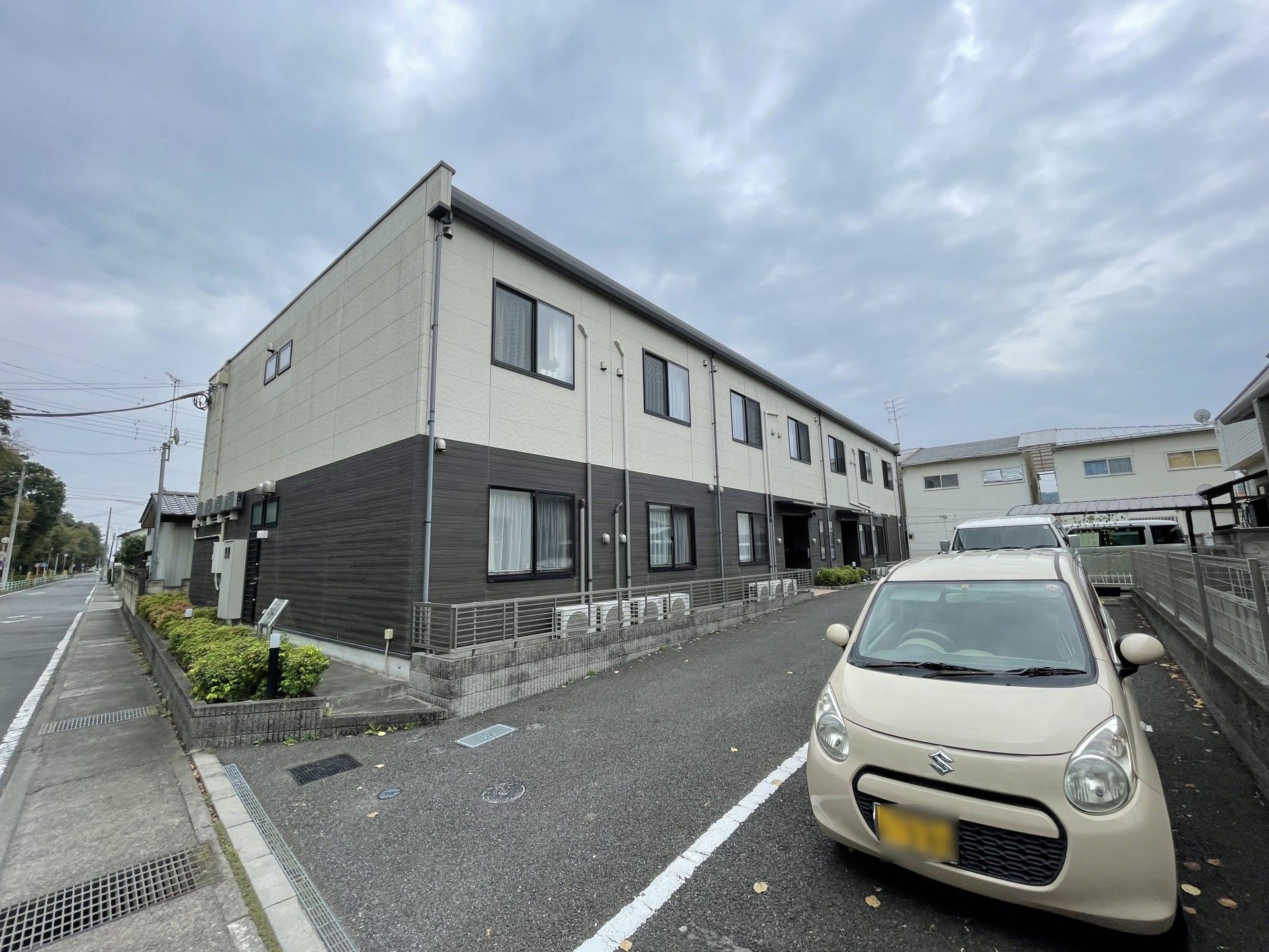 ゆったりとした外観の建物