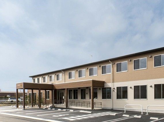 広々とした入口の建物