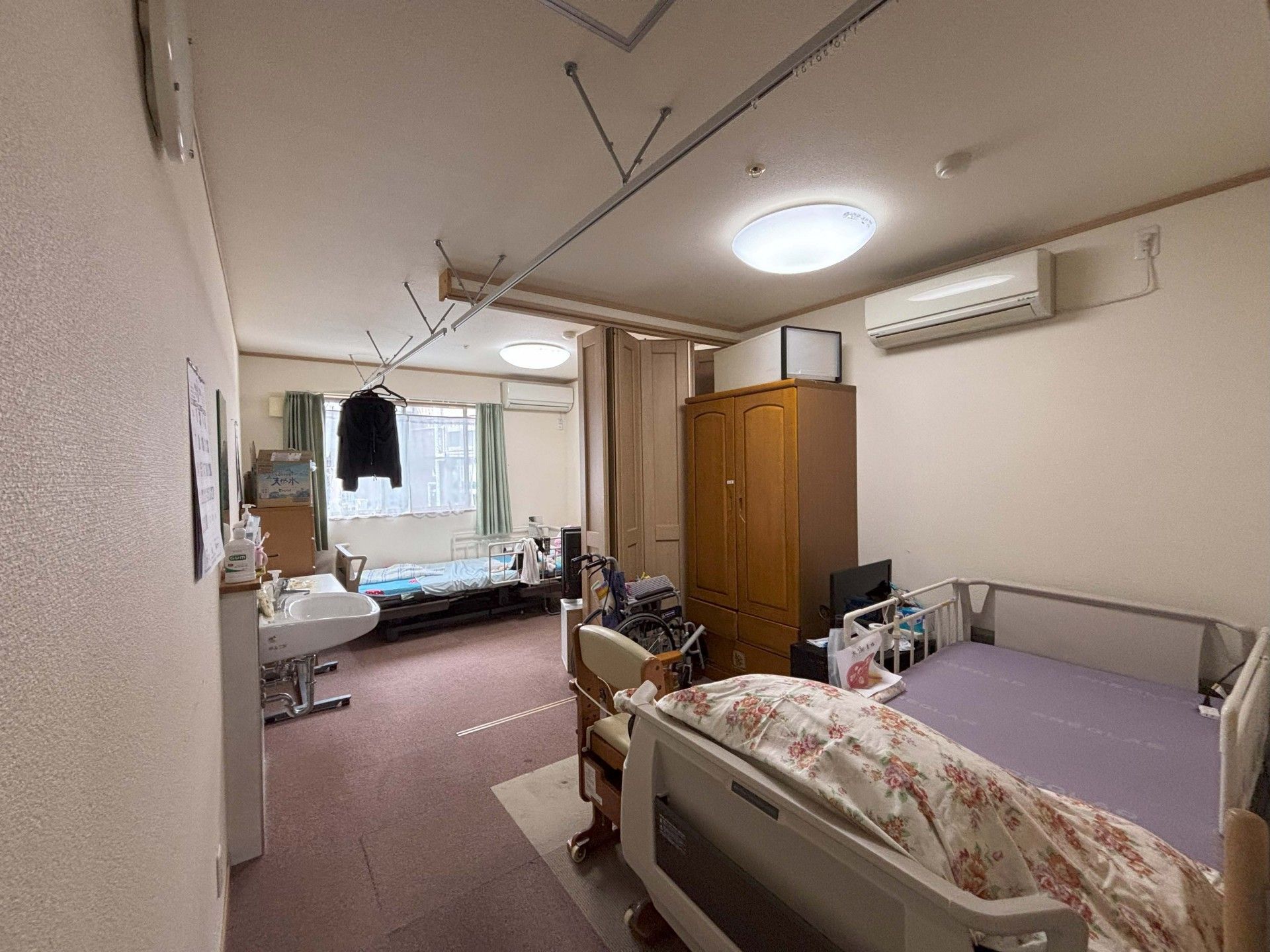 落ち着いた雰囲気の居室