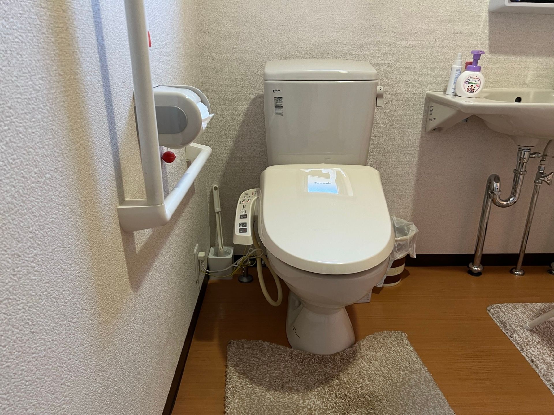 緊急通報装置が設置されたトイレ