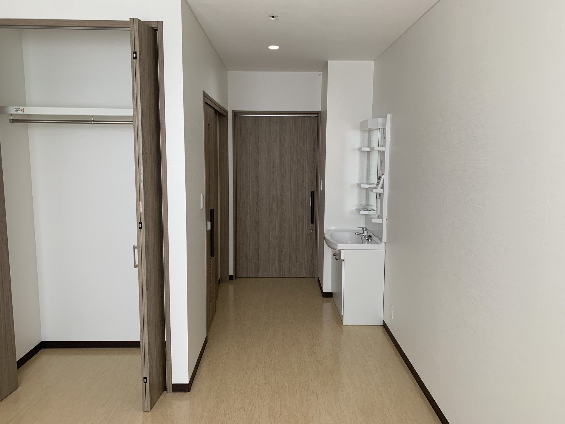 シンプルな居室の一角