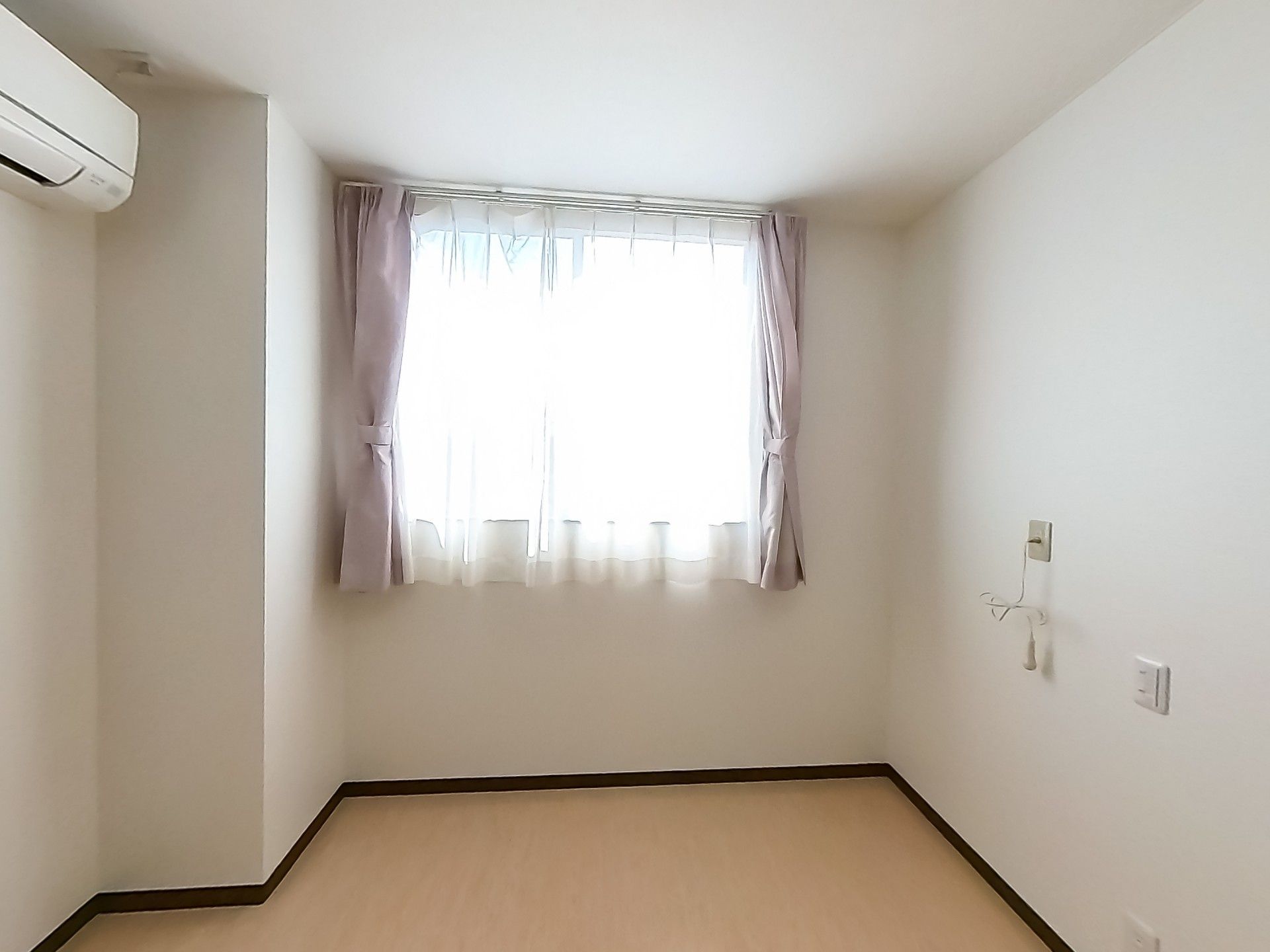 日差しが差し込む部屋