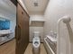 バリアフリー設計のトイレ空間