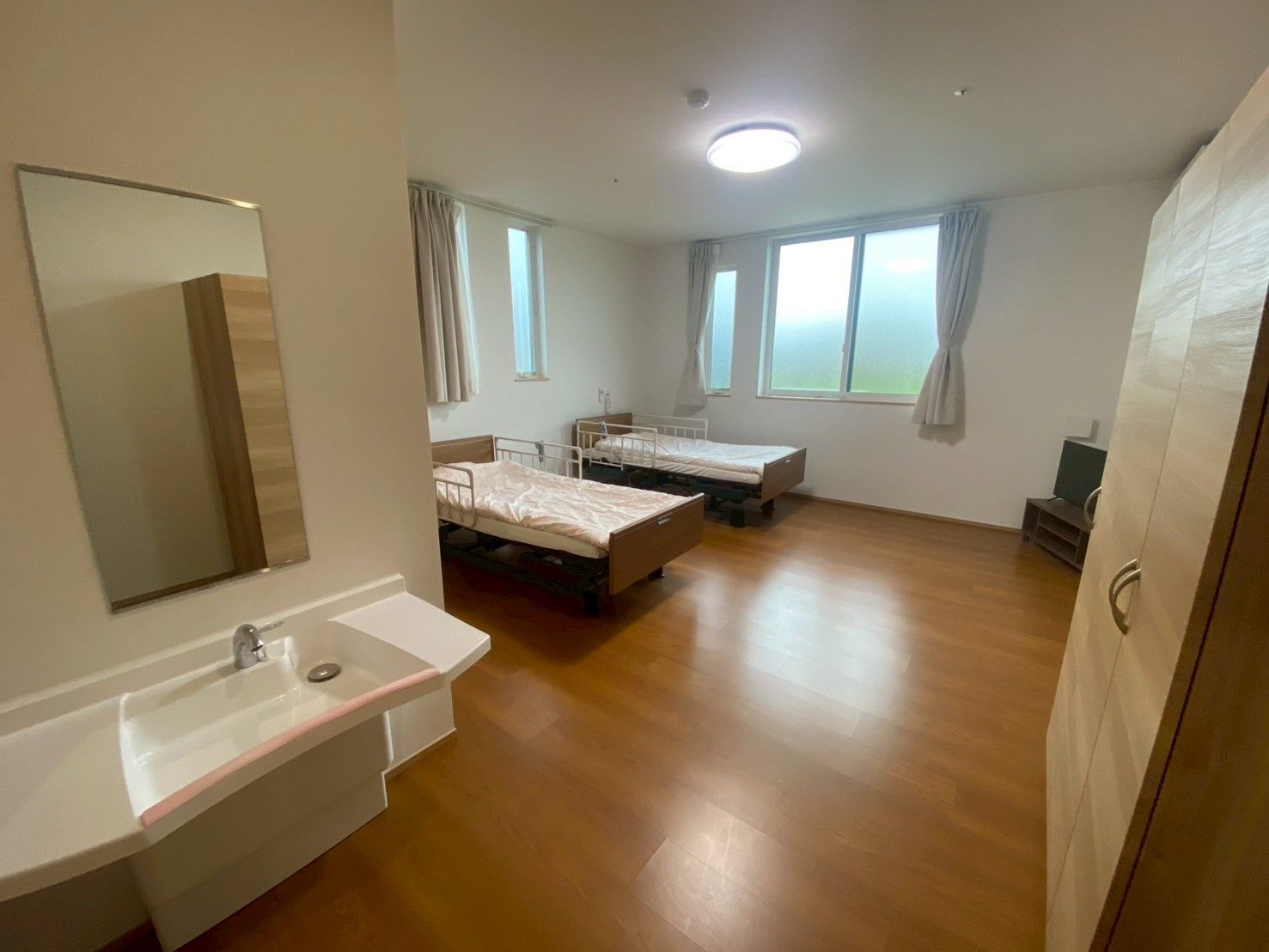 明るい二人部屋