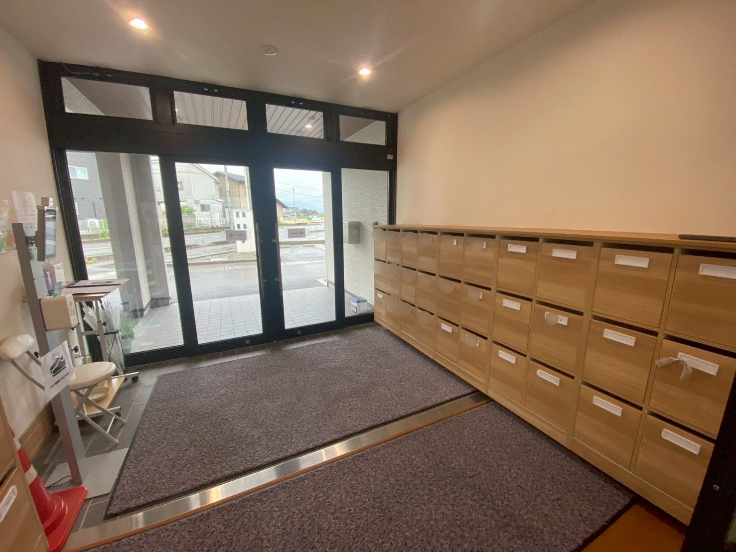 広い玄関の様子