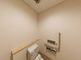 バリアフリー設計のトイレ空間