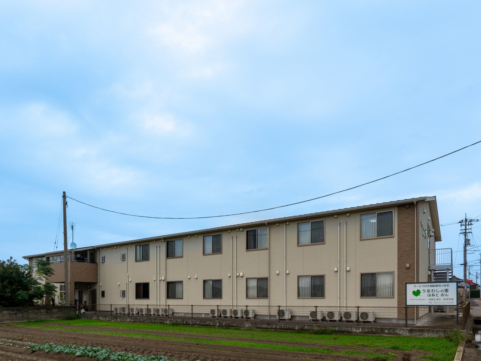 広々とした外観の建物