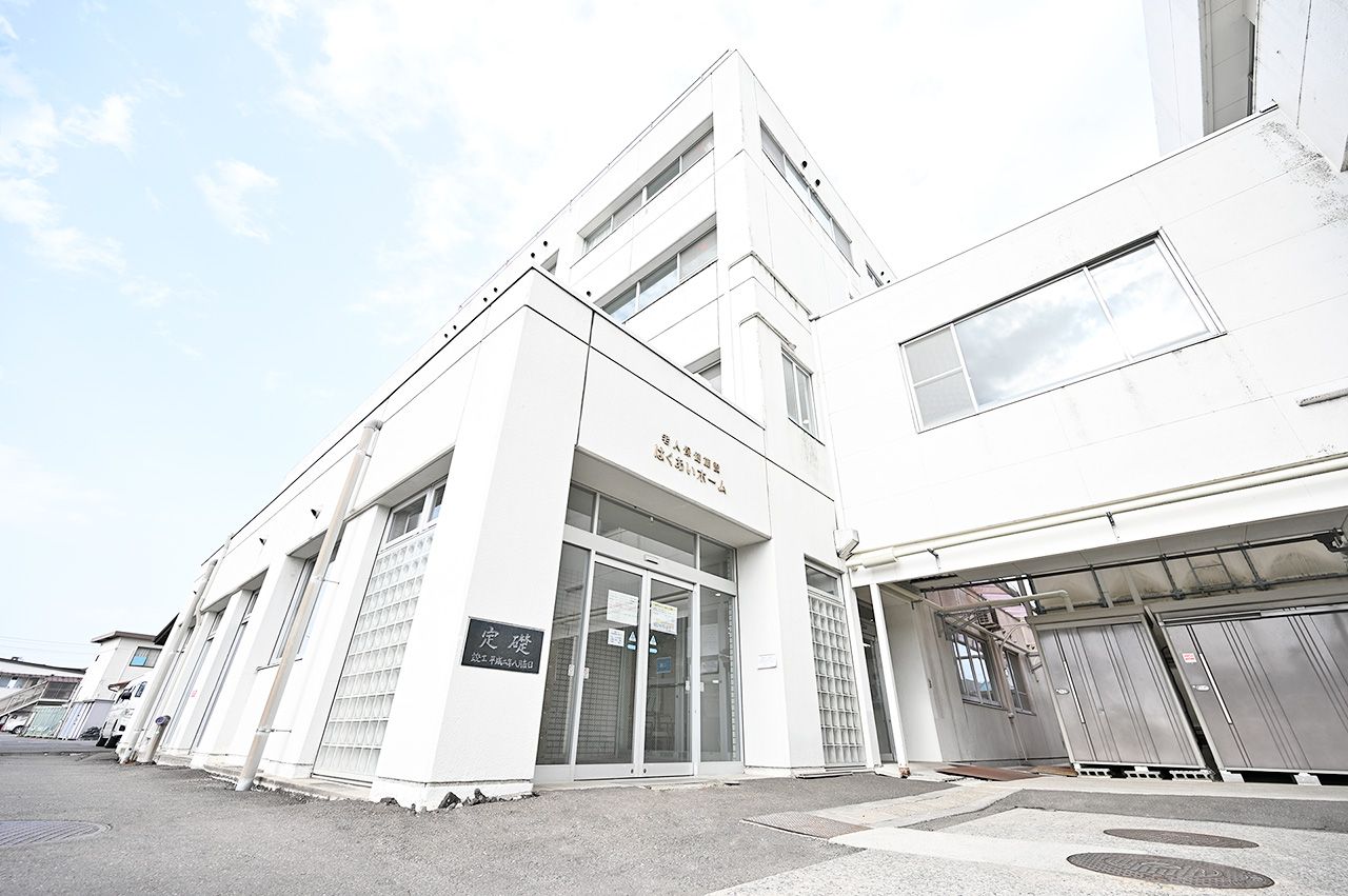 清潔感のある建物正面