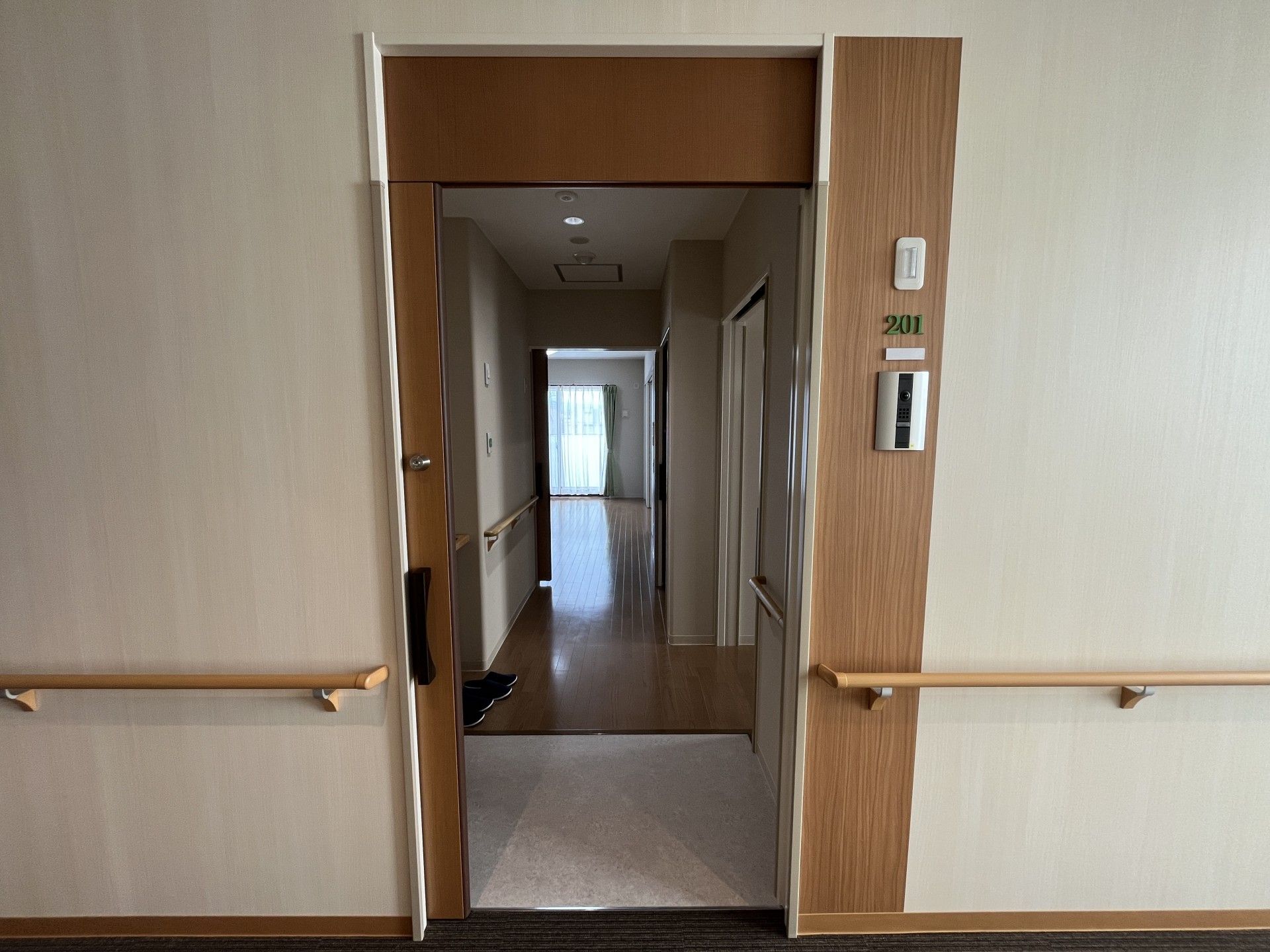 明るい廊下の一角