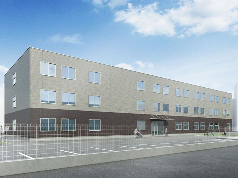 濃い茶色と薄茶色の外壁の3階建て建築物