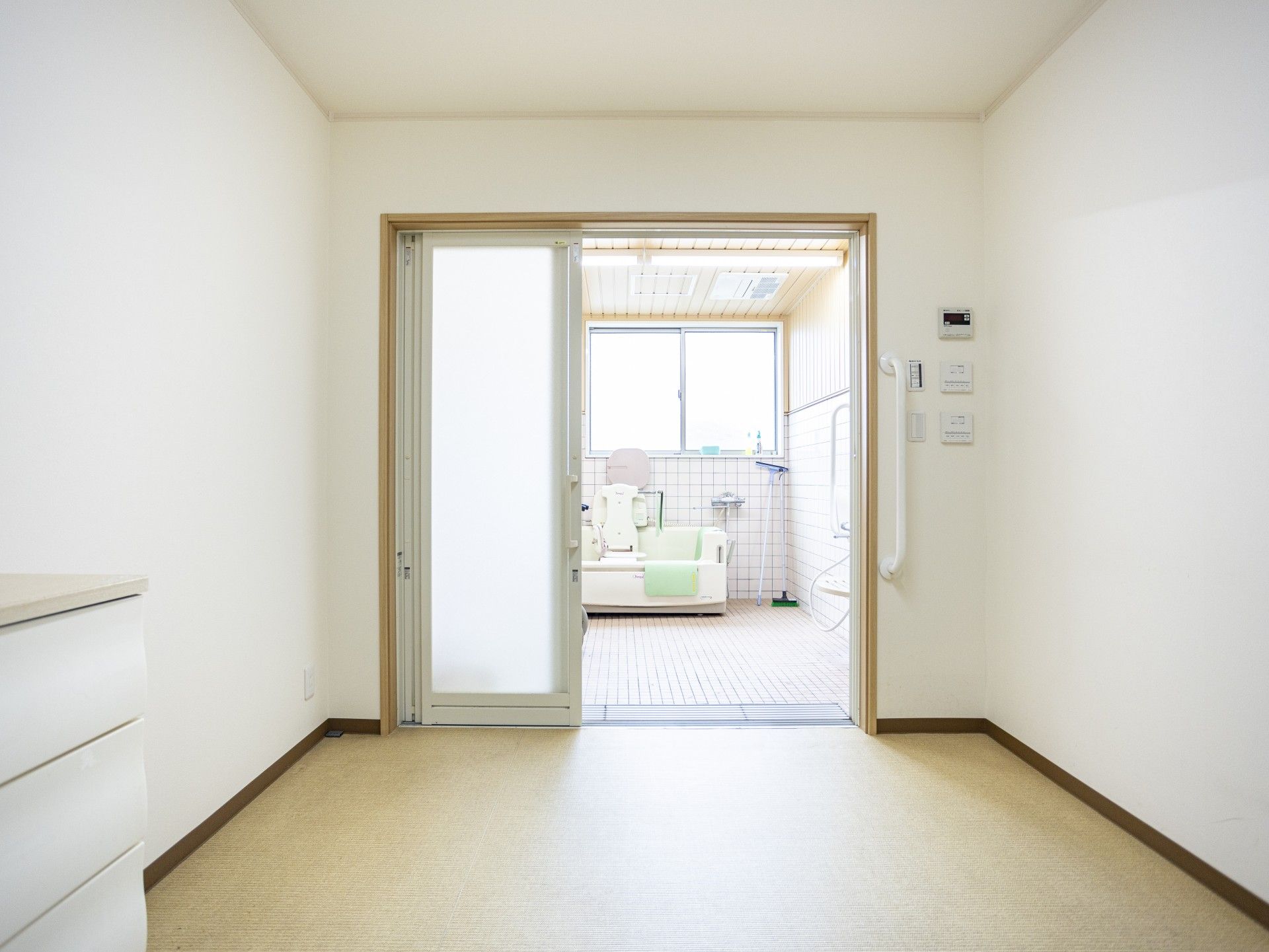 広い浴室への入り口