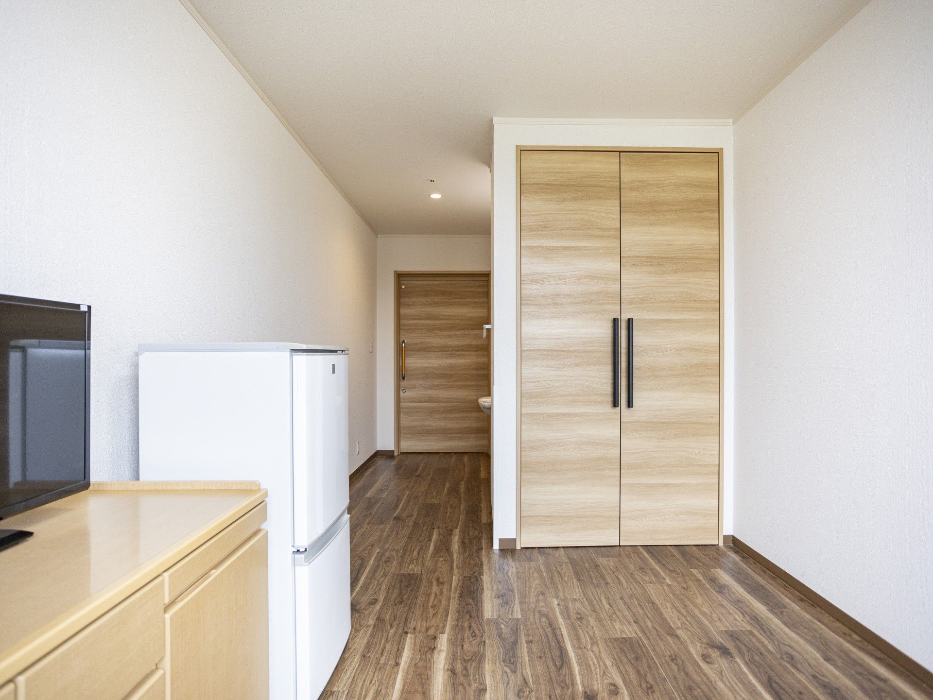 木目調の落ち着いた部屋