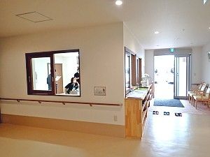 明るく広々としたエントランス