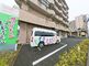 ゆったりとした送迎車が停まる場所