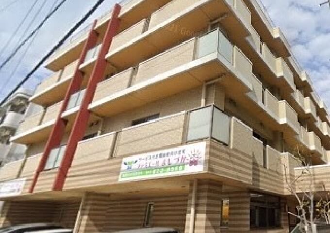多階層の建物外観