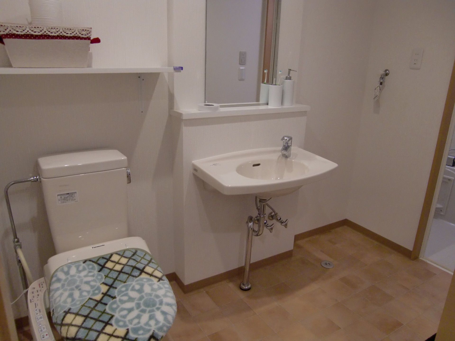 快適なトイレ付き洗面台