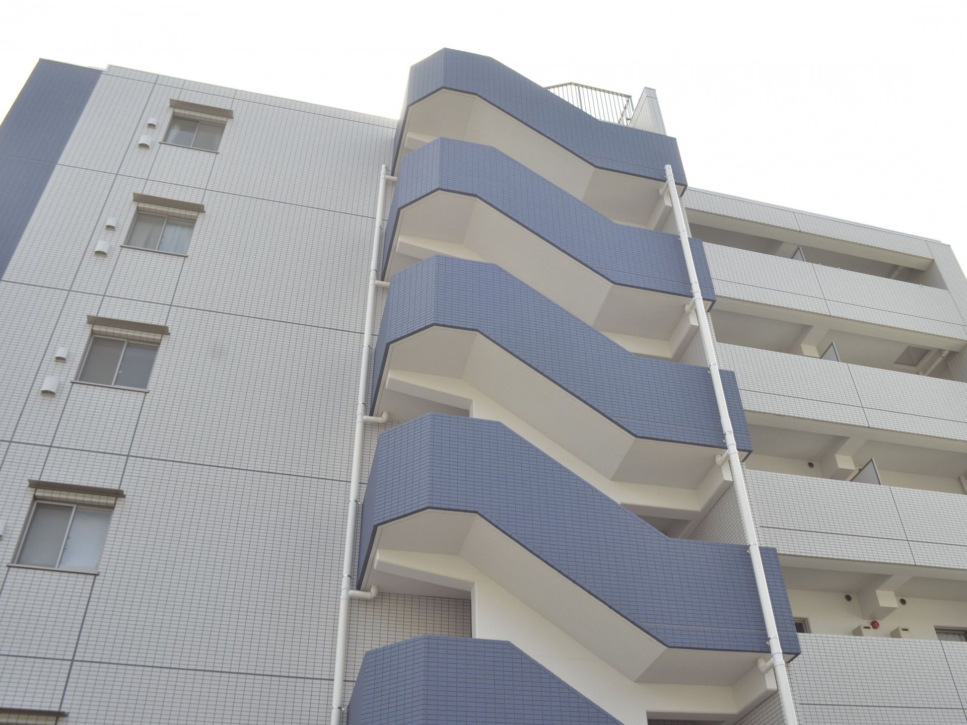 多階層の建物外観