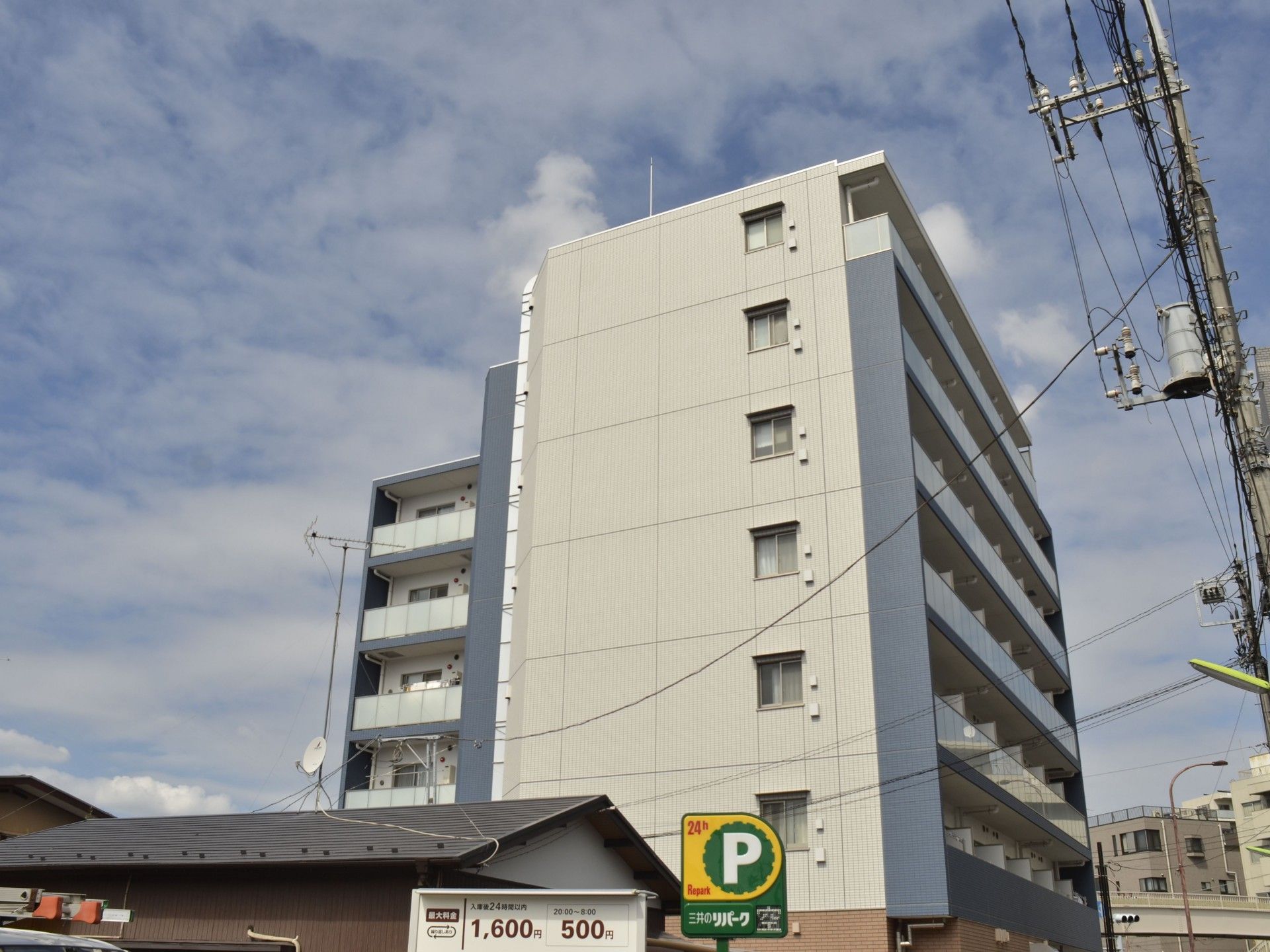 モダンなデザインの居室外観