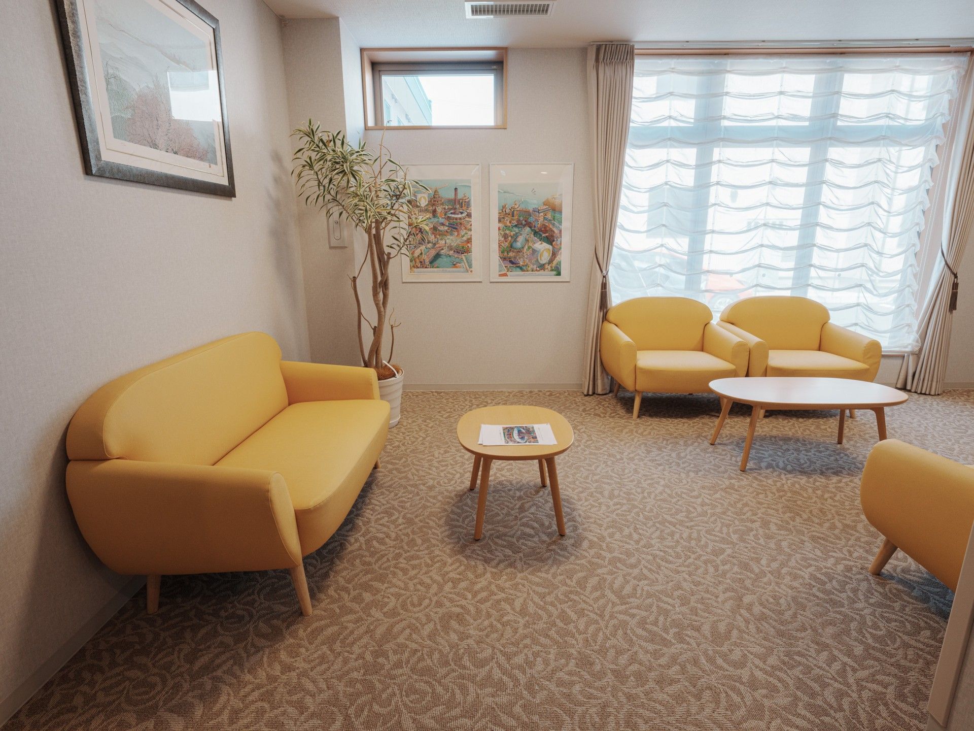 明るいリビングルーム