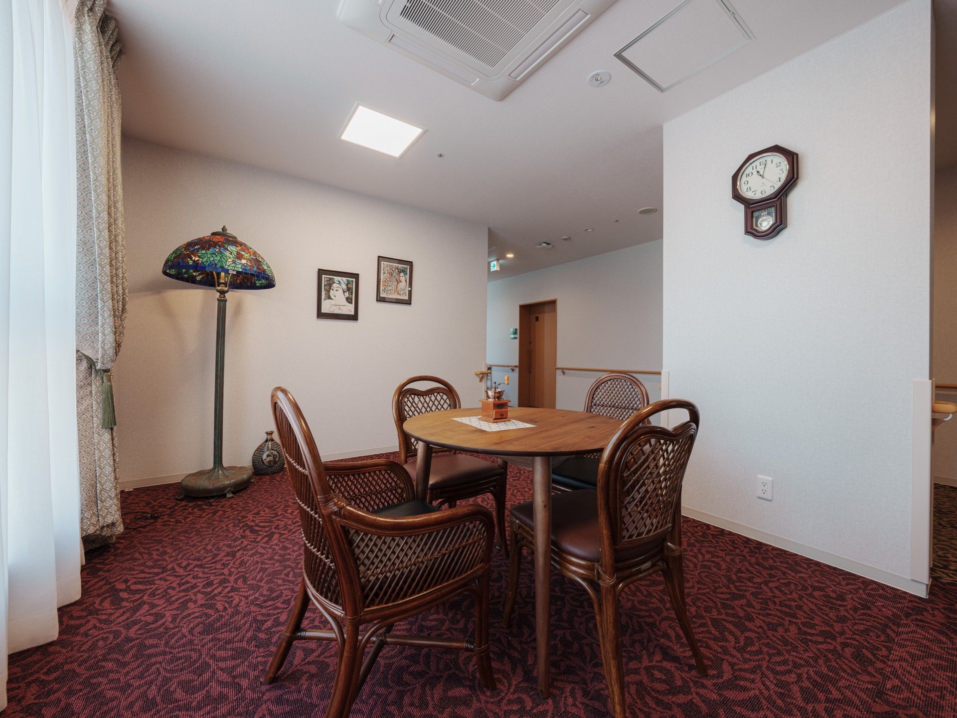 落ち着いた雰囲気の談話スペース