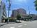 都市型の明るい建物外観