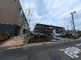 静かな住宅街の角地