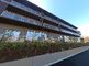 円形の建物の外観