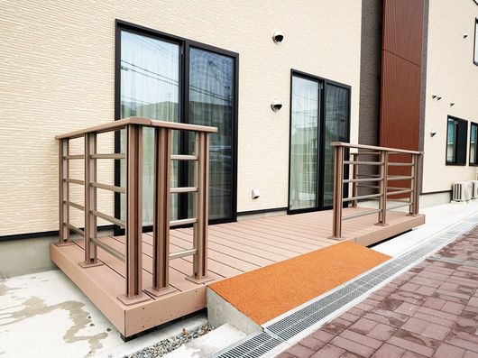 ウッドデッキのテラス