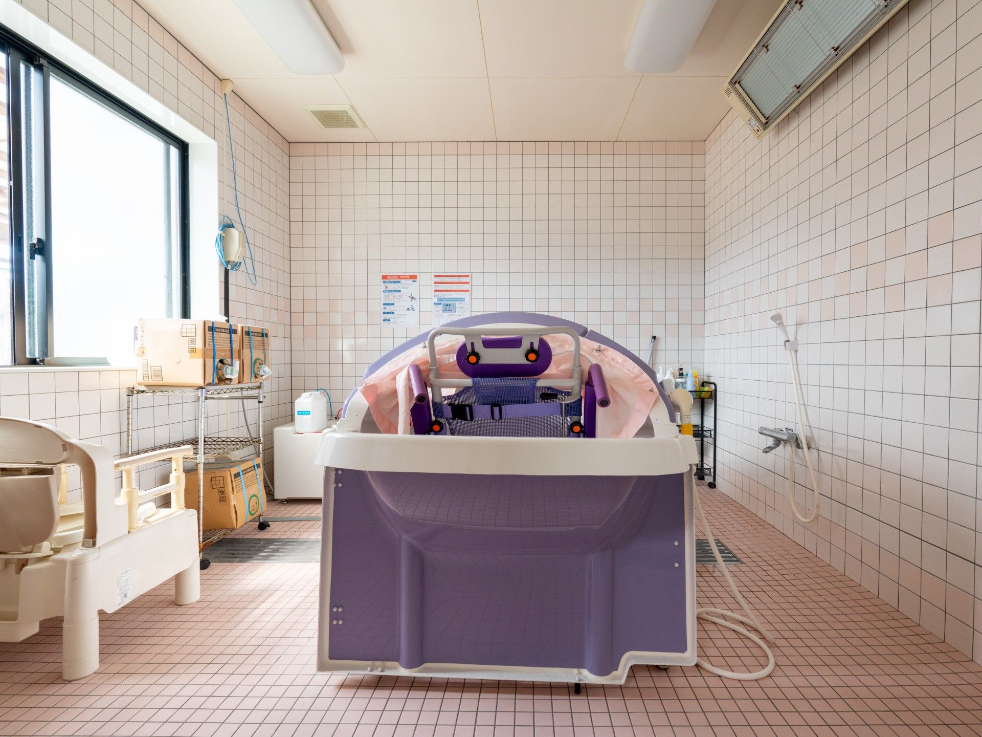 広々とした浴室