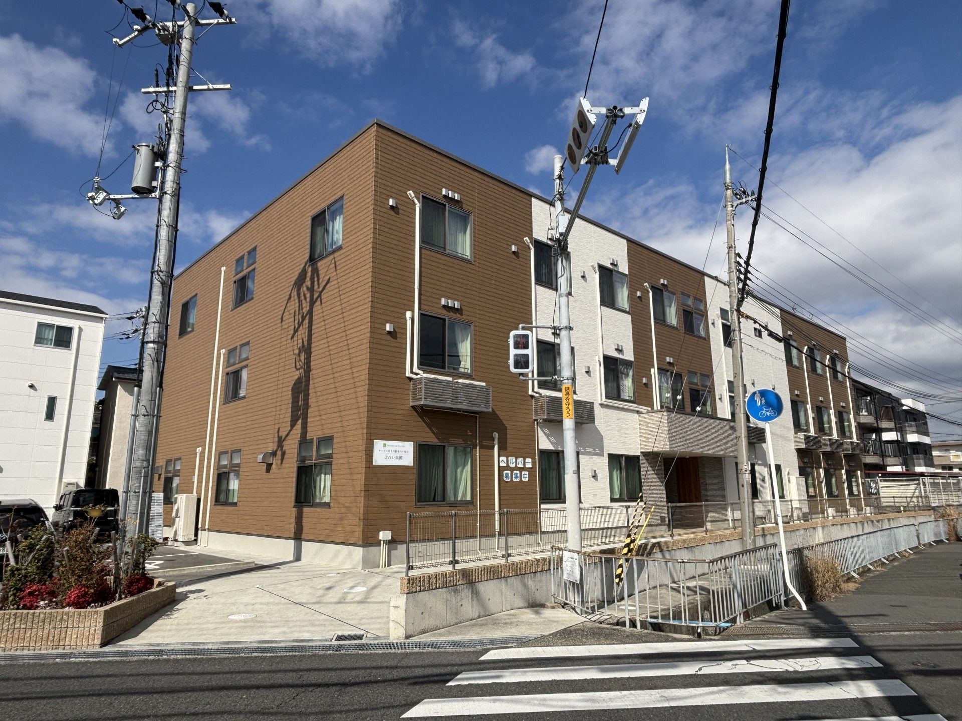 交差点に面した建物
