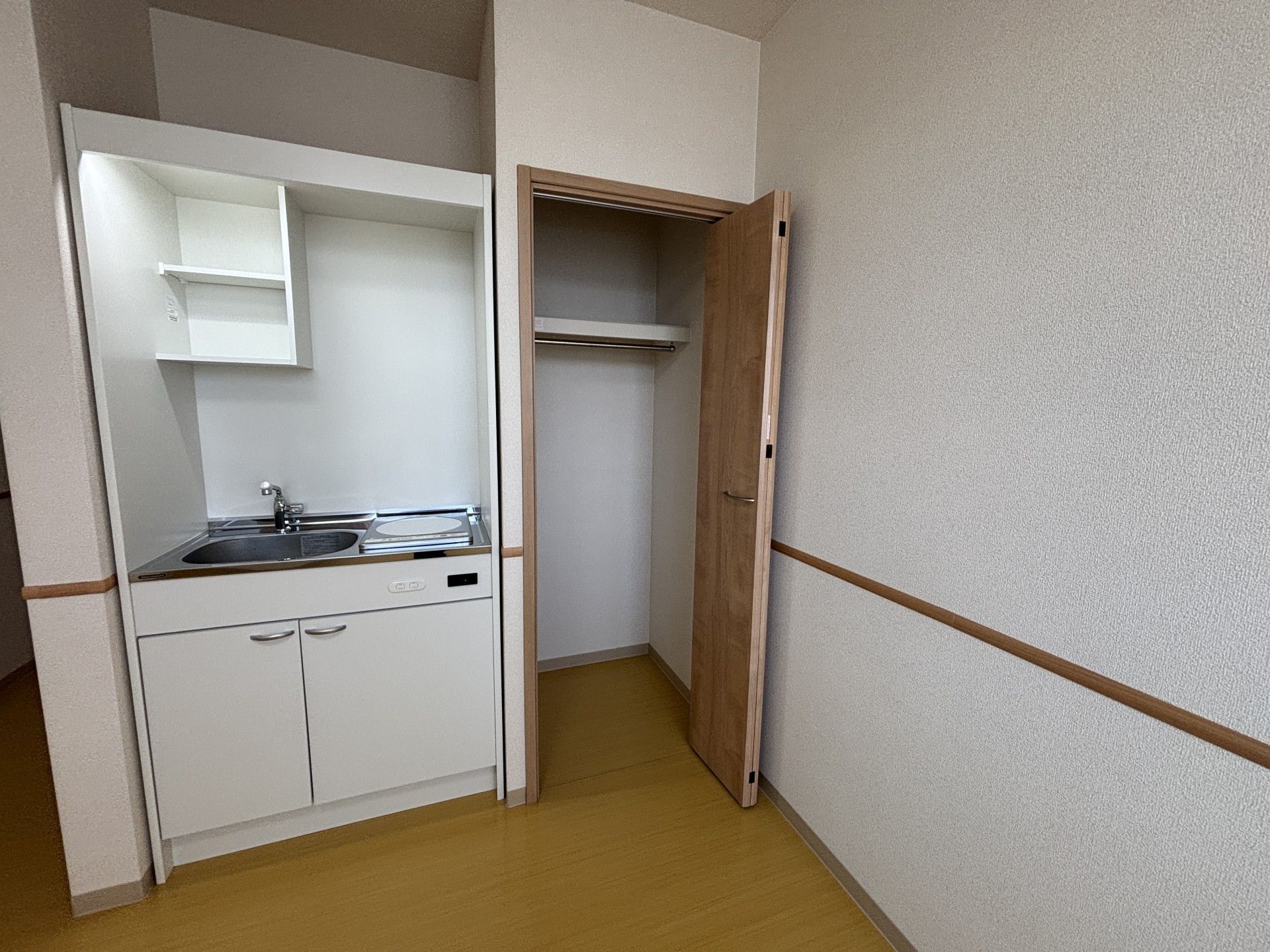 シンプルなキッチンと収納