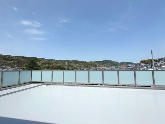 自慢のルーフテラスからは、自然の景色が楽しめます。