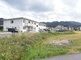 静かな地域の田園と道