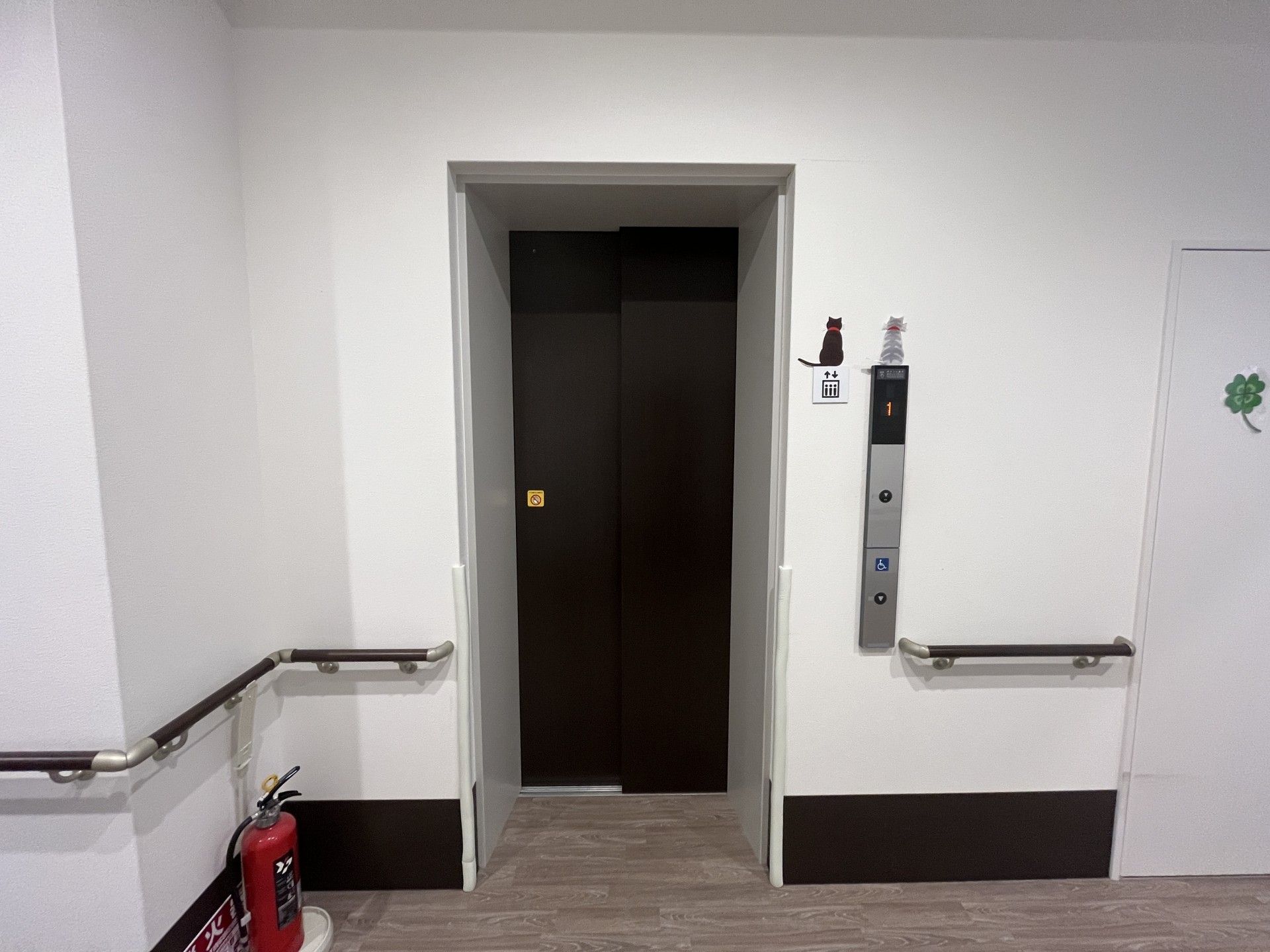 安全なエレベーター入口